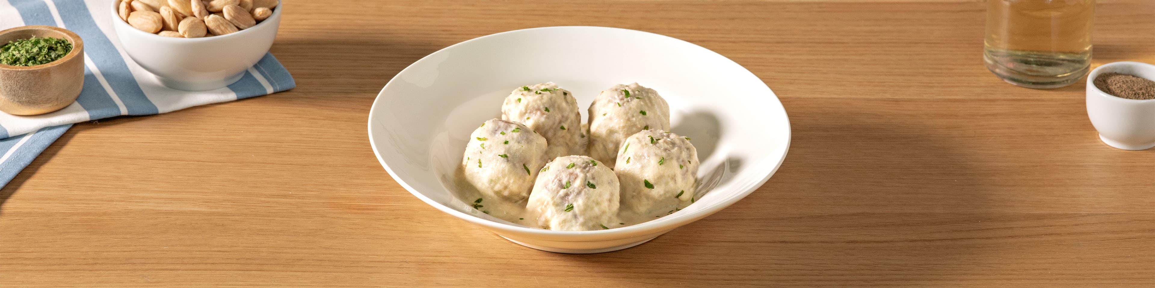 Albóndigas en salsa de almendras