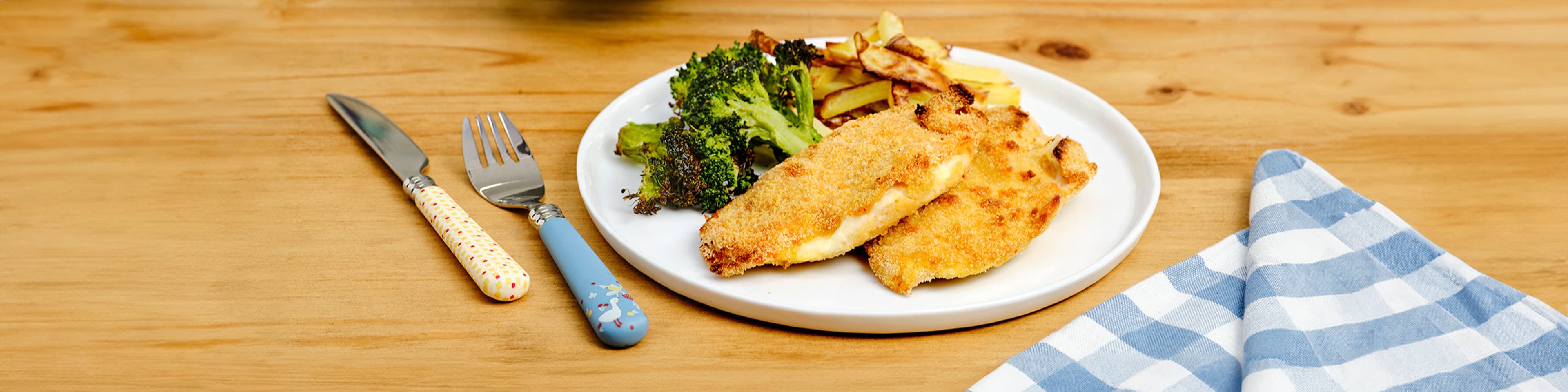 Milanesa de pollo con patatas y brócoli
