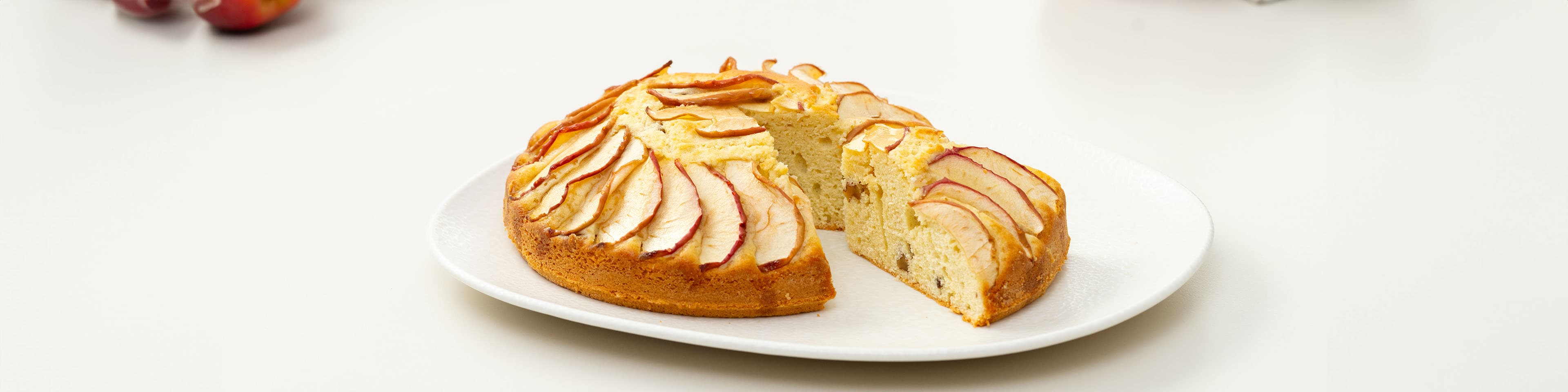 Tarta de manzana con nueces y pasas