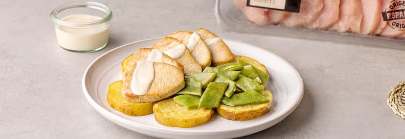 Medallones de pavo con judías y patatas al horno