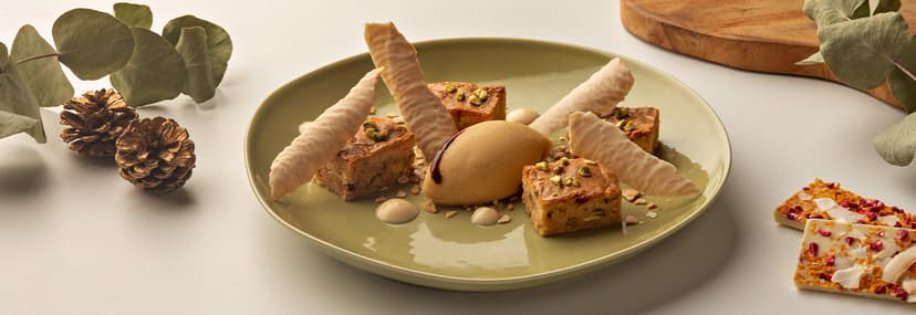 Brownie de chocolate blanco con helado