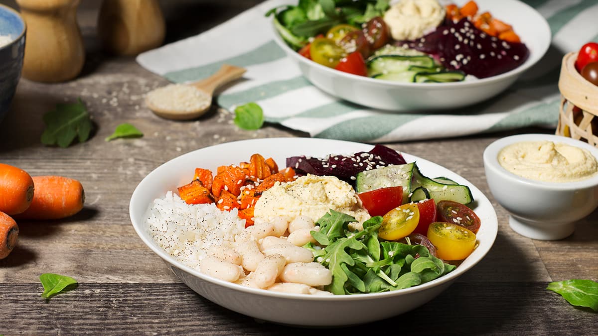 Buddha bowl con pepino y remolacha