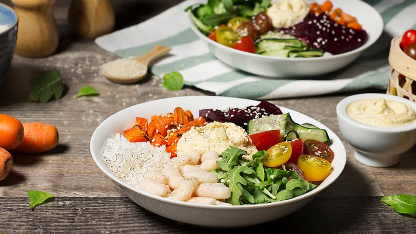 Buddha bowl con pepino y remolacha