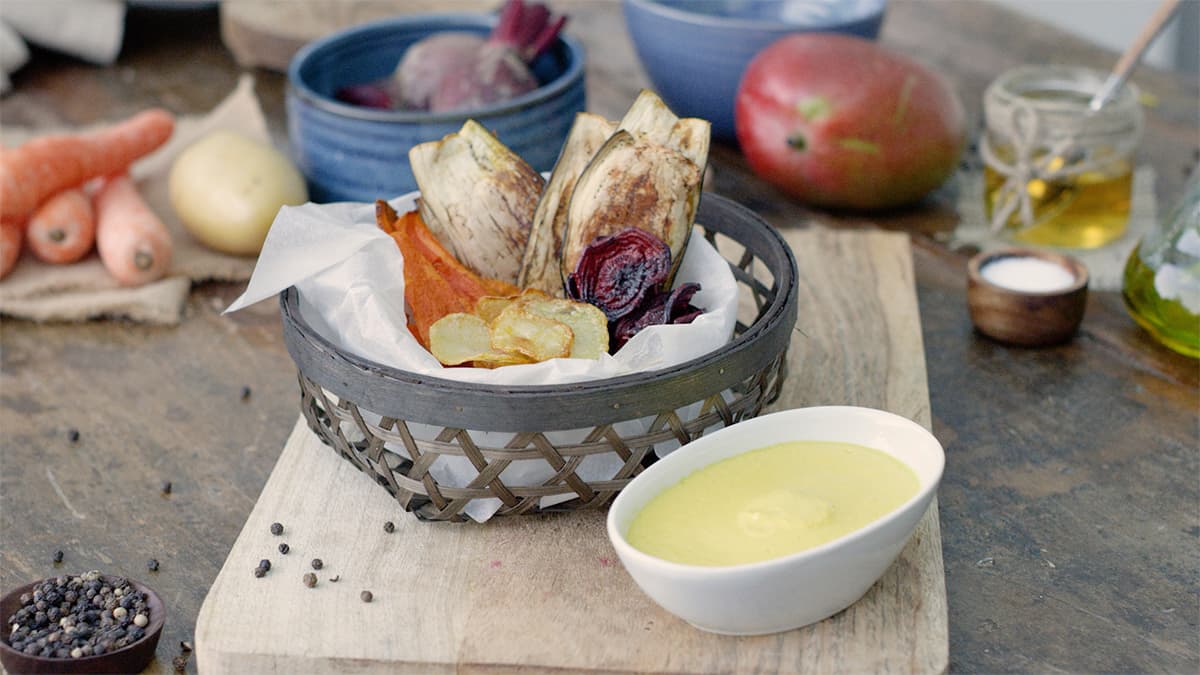 Chips de verduras con dip de mango