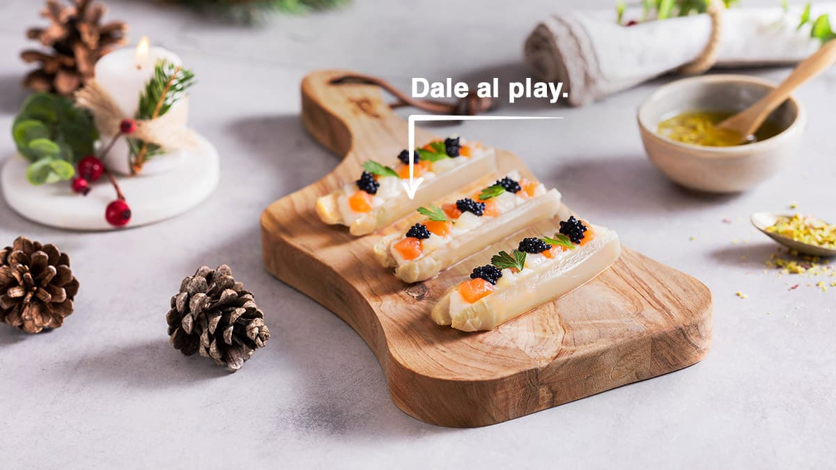 Delicias de espárragos, mousse de queso y caviar
