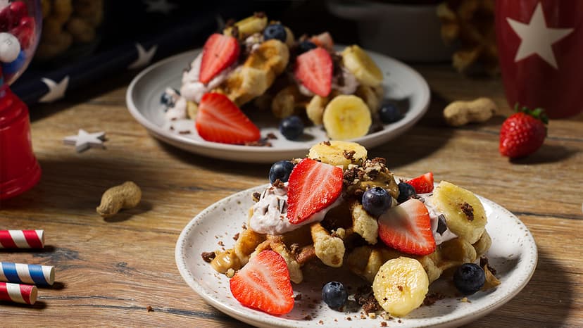 Gofres con crema de yogur y fruta