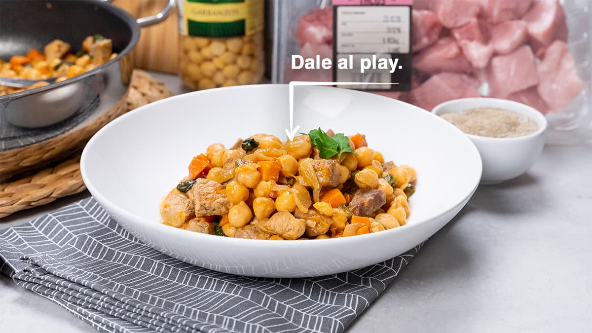 Guiso de cerdo con garbanzos al pimentón