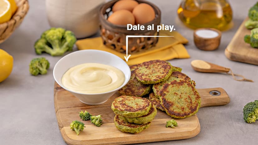 Hamburguesas de pollo y brócoli