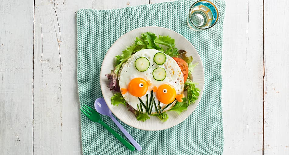 Huevos a la plancha con forma de peces