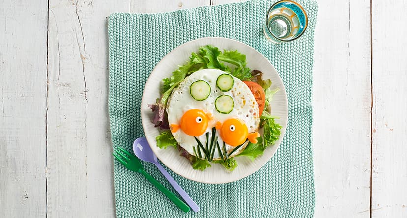 Huevos a la plancha con forma de peces