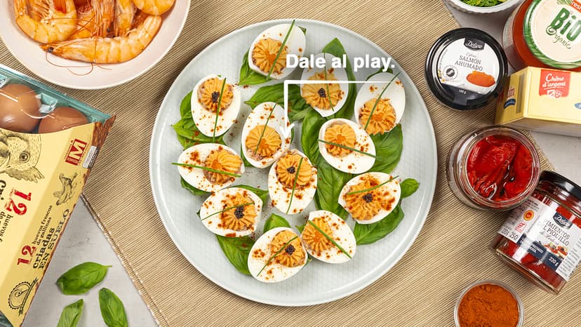Huevos rellenos de atún y langostinos