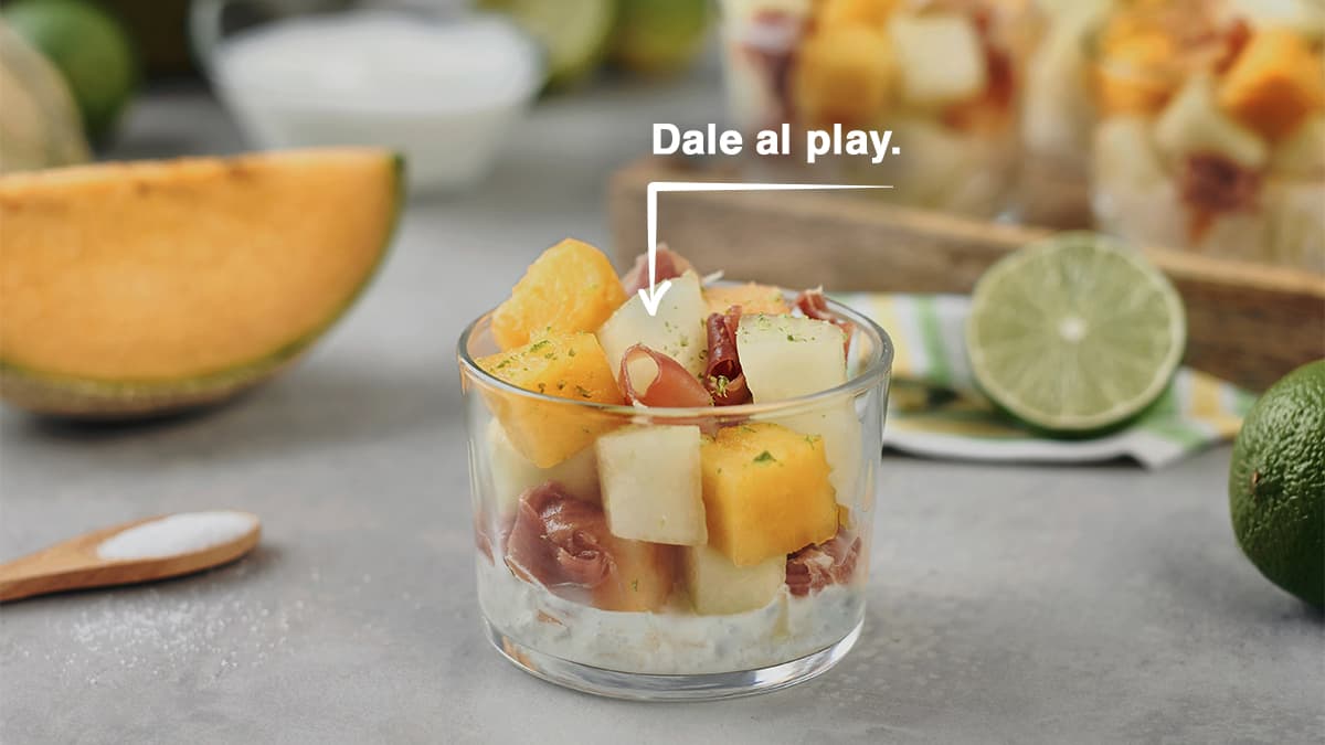 Melón con jamón y salsa de yogur