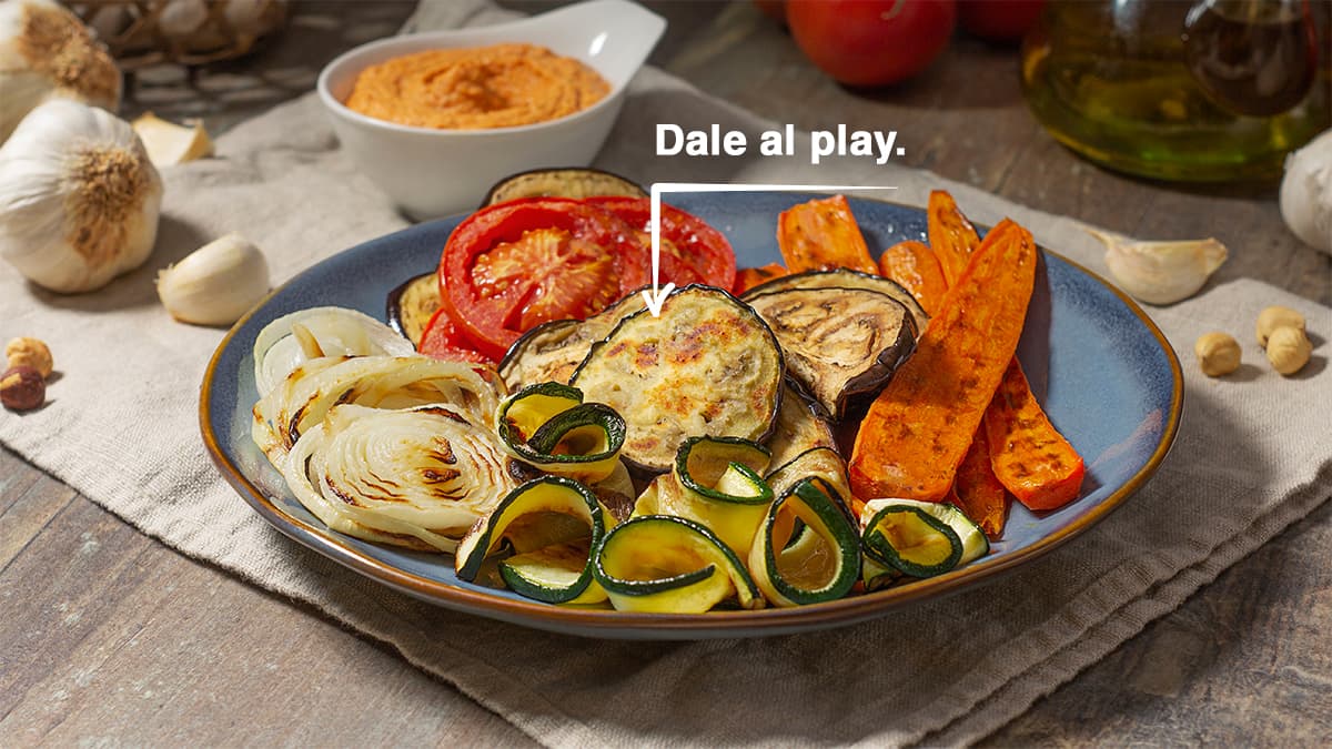 Parrilla de verduras con salsa de avellanas