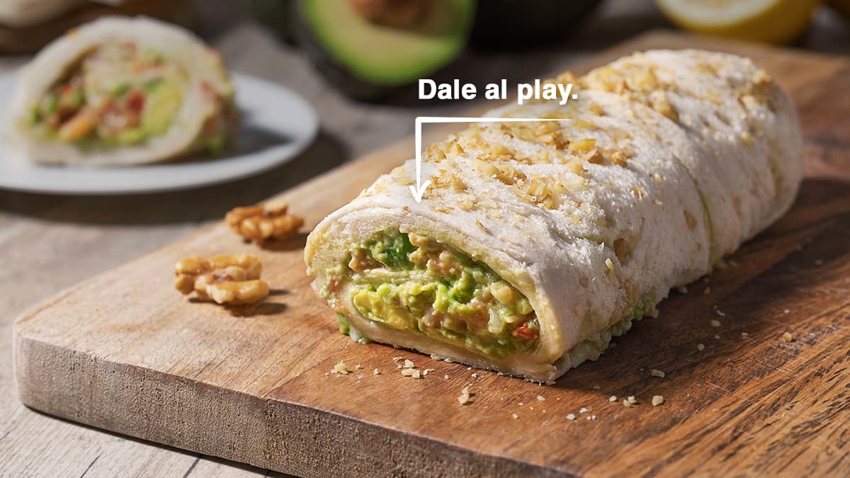 Pastel salado de salmón y aguacate