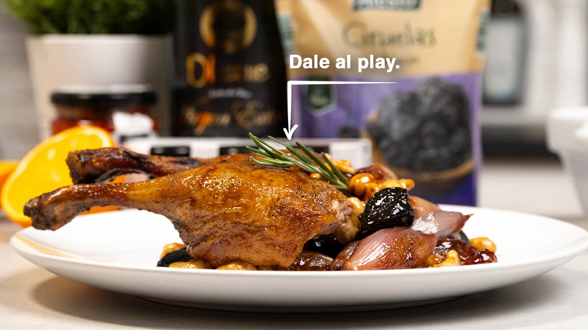 Pato al horno con miel, ciruelas y anacardos