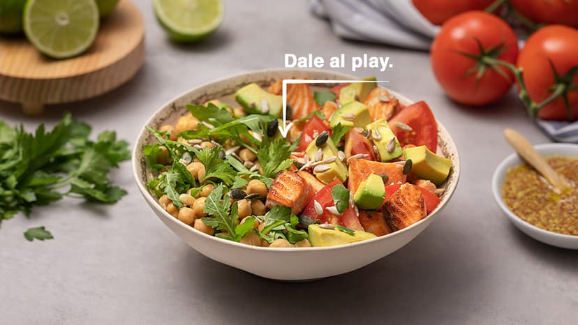 Poke bowl de salmón y garbanzos