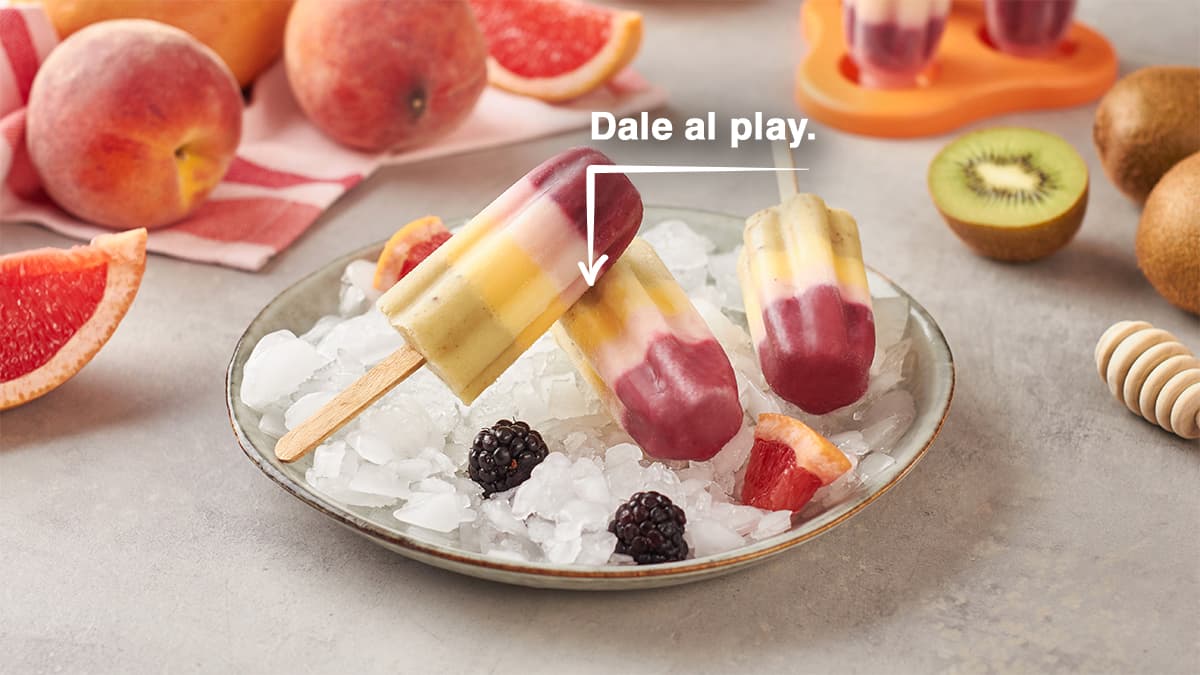 Polos caseros de yogur y fruta