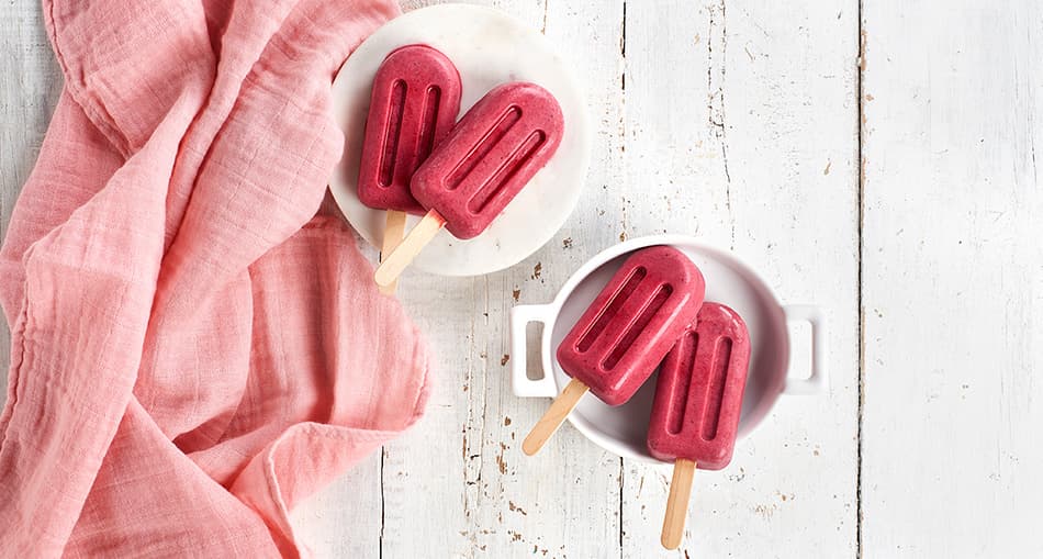 Polos de frutos rojos y yogur