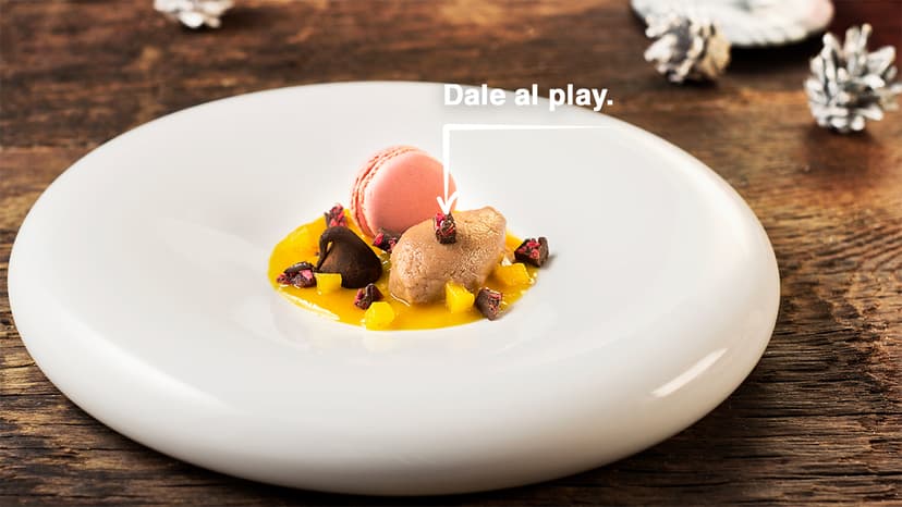 Postre de avellana sobre crema de mango