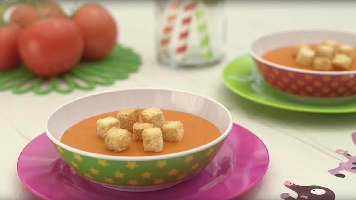 Sopa de tomate fresco