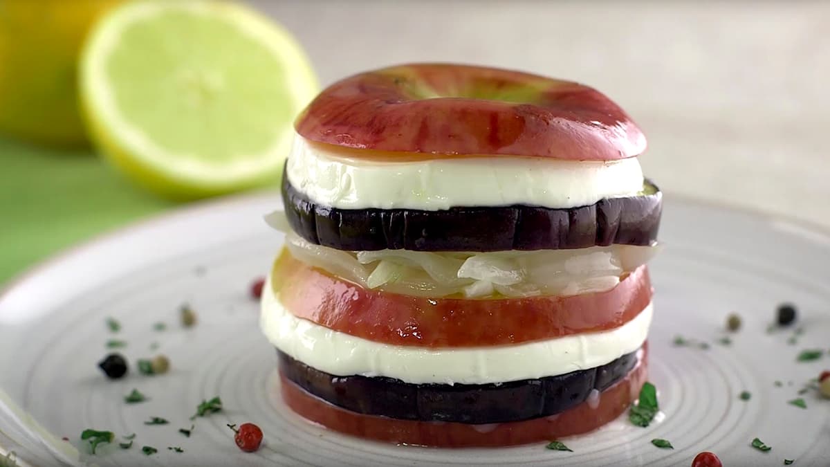 Timbal de manzana, berenjena y queso