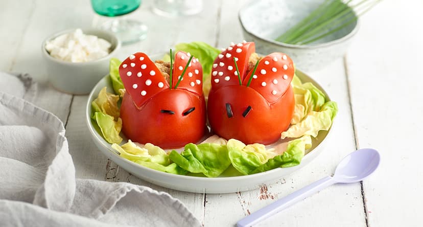Tomates rellenos de caballa y aguacate