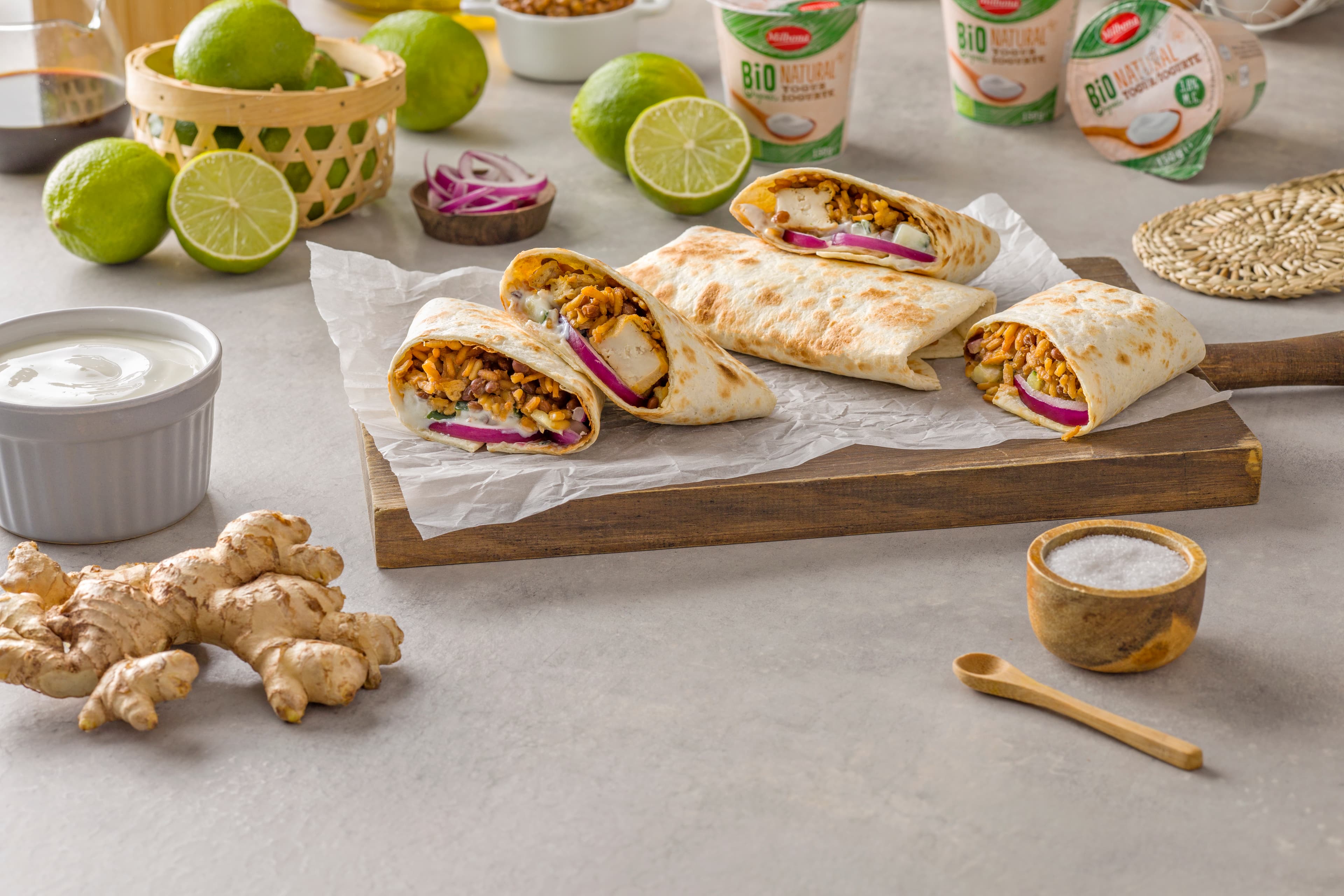 Burrito de arroz, tofu y salsa de yogur