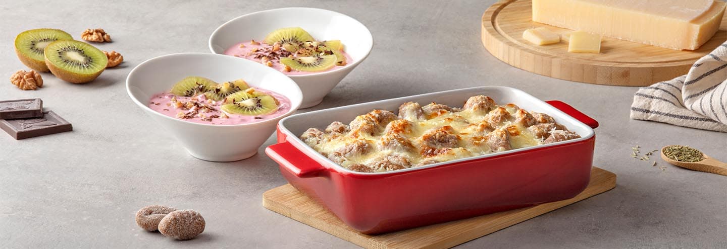 Ñoquis integrales con salsa de quesos y Bowl de yogur de cereza