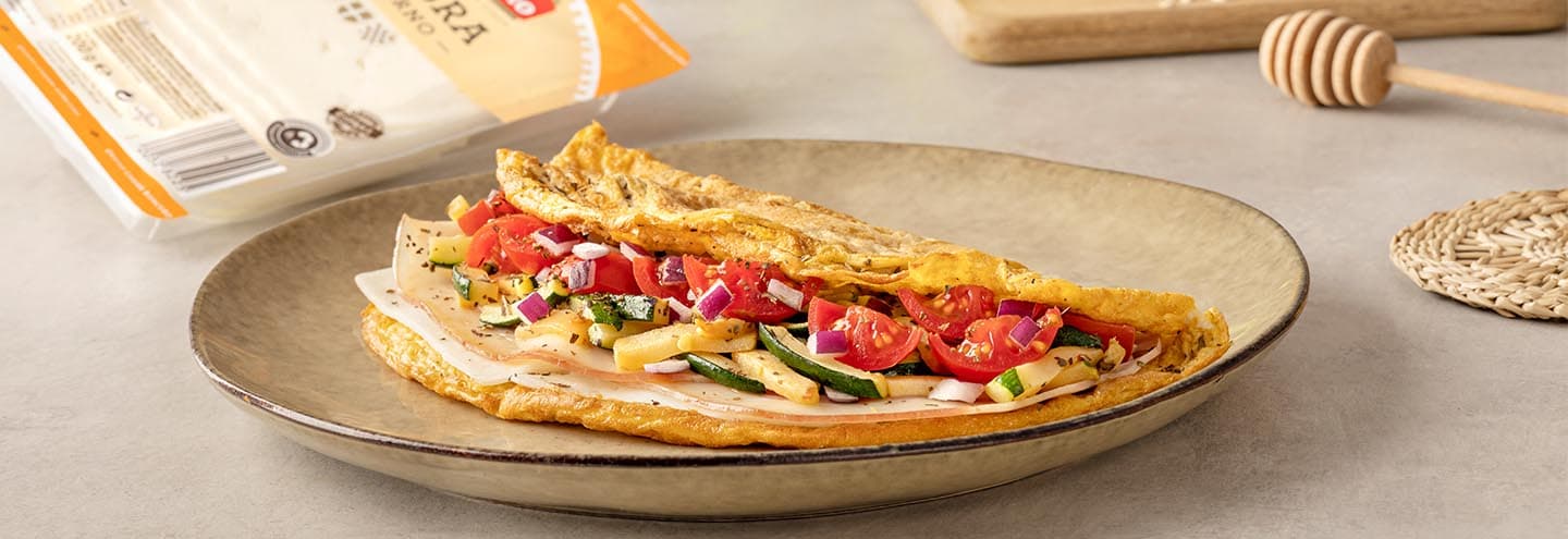 Tortilla de lacón, queso y verduras