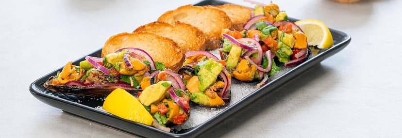 Ceviche de mejillones y aguacate