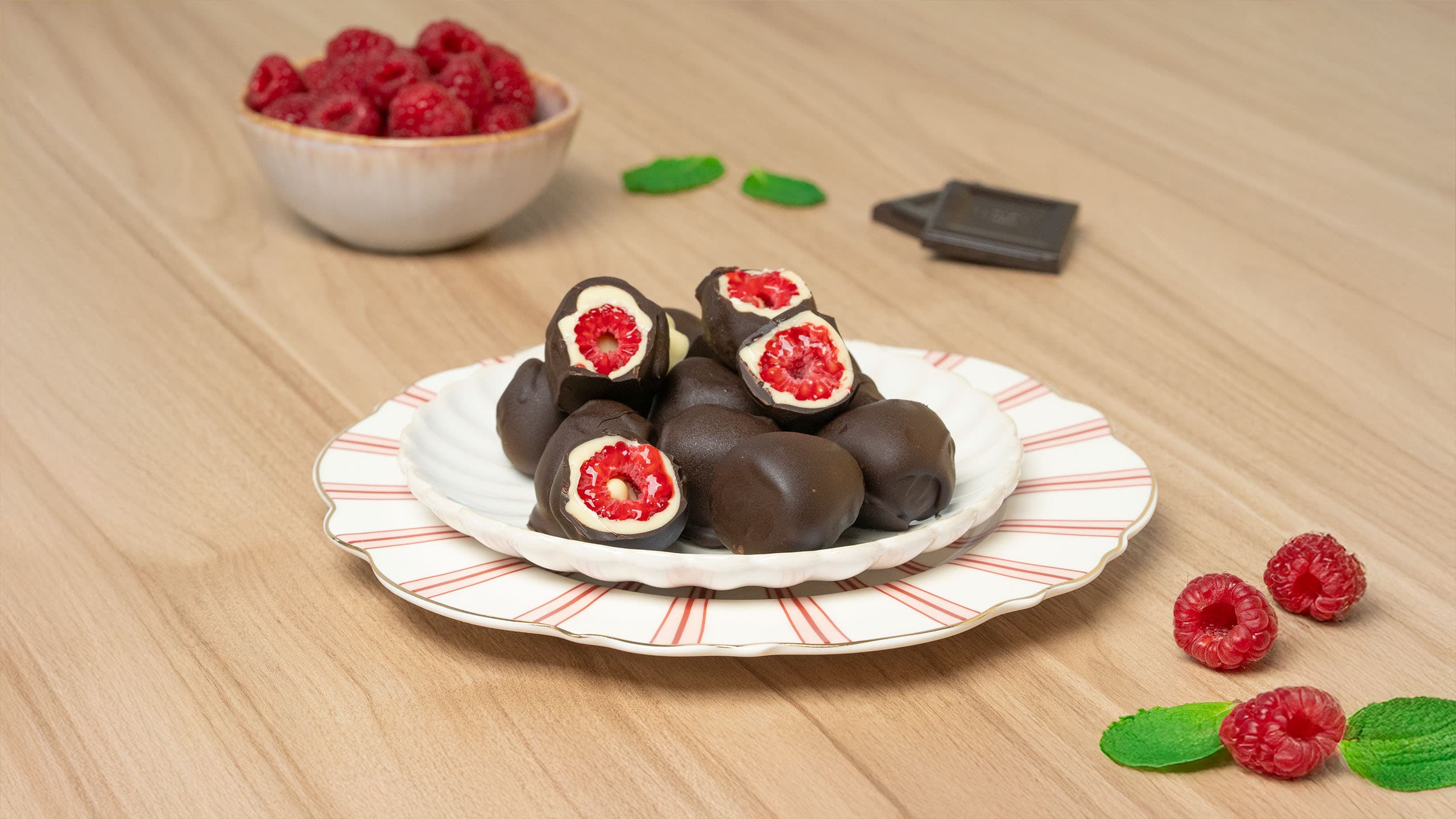 Bombones de frambuesa y chocolate