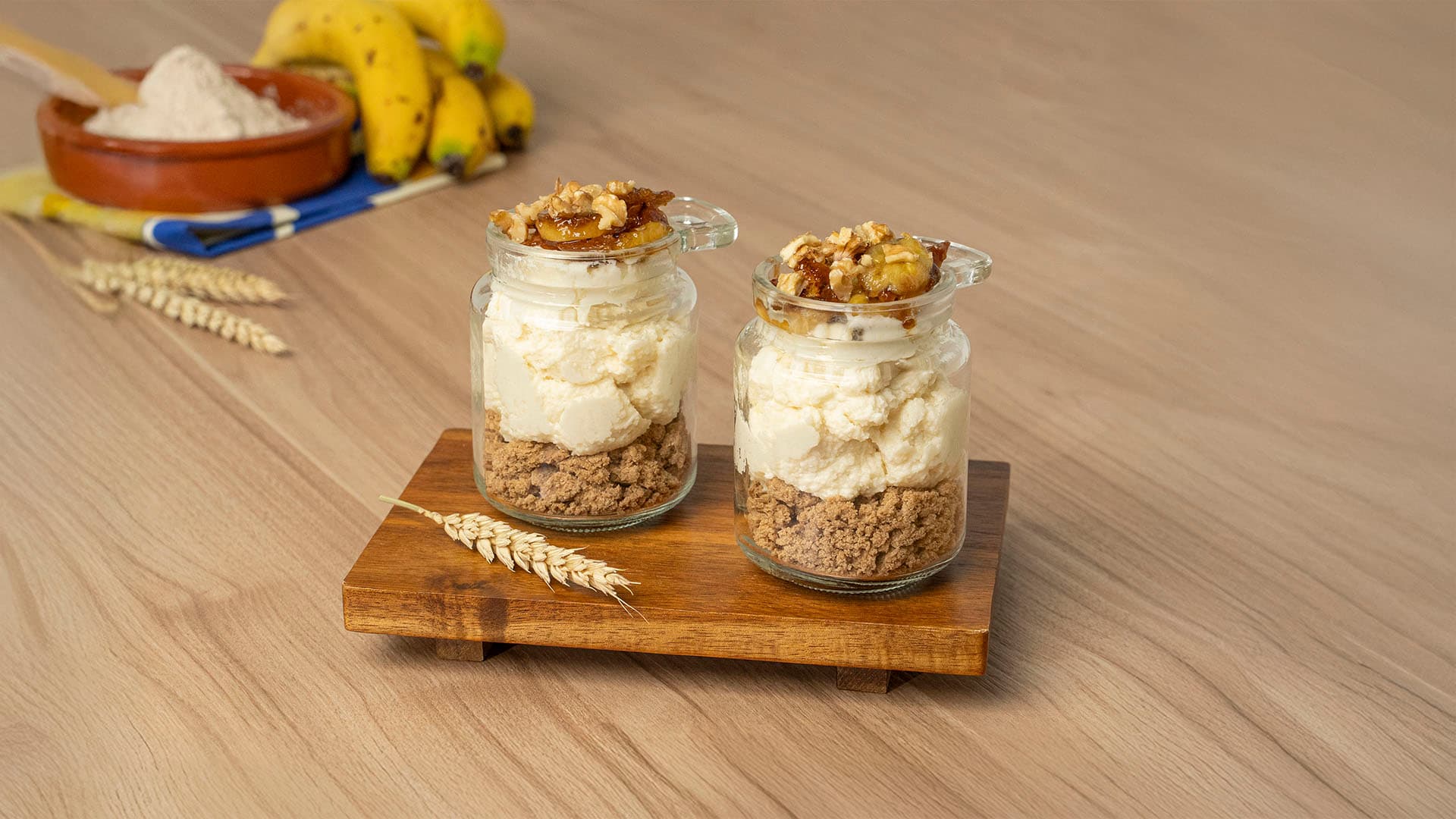 Vasitos de plátano, gofio y mousse de queso