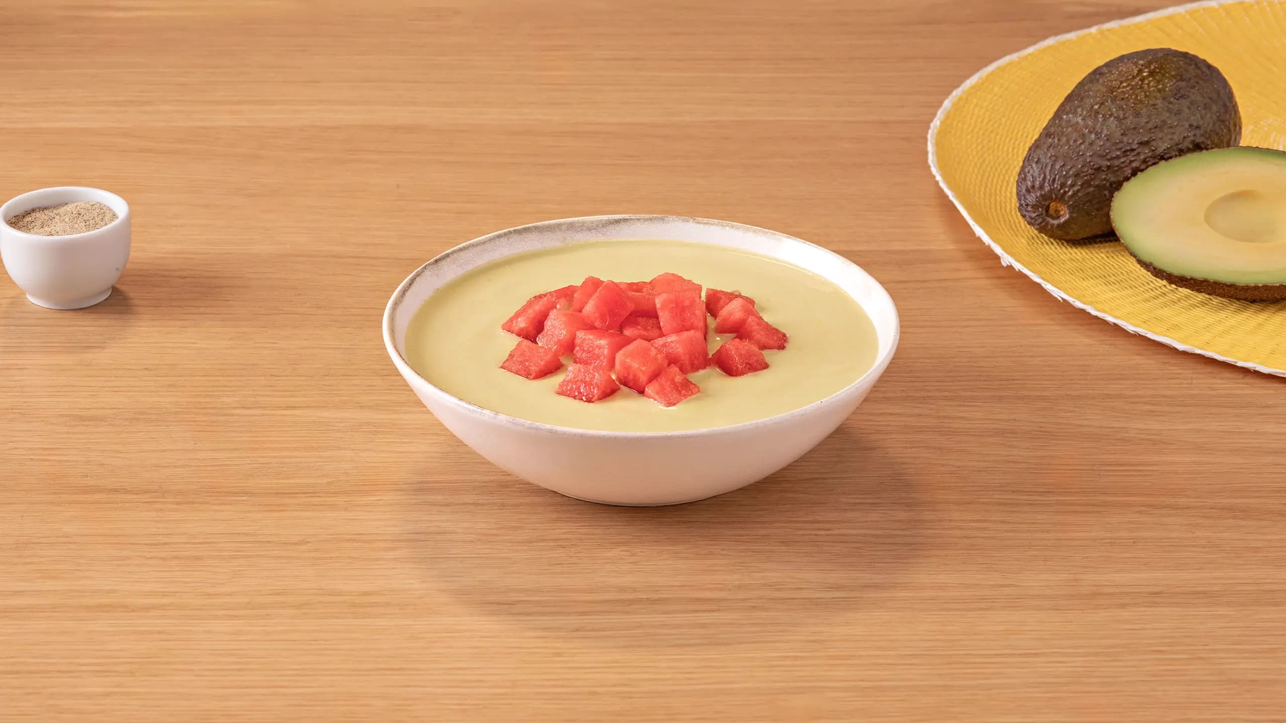 Sopa de aguacate y sandía