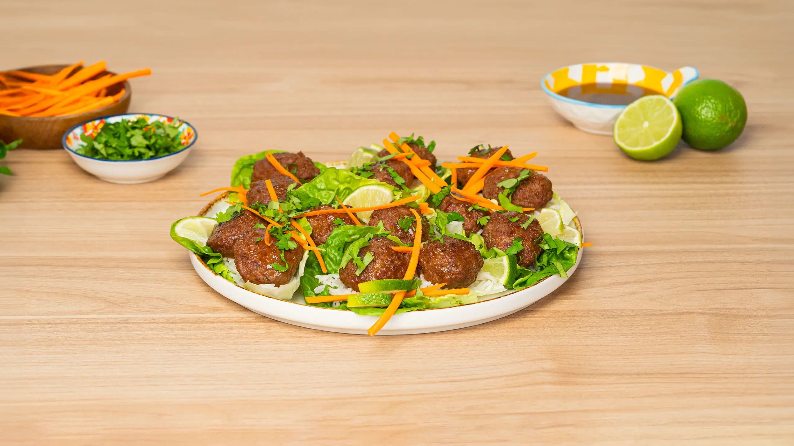 Tacos de albóndigas y arroz