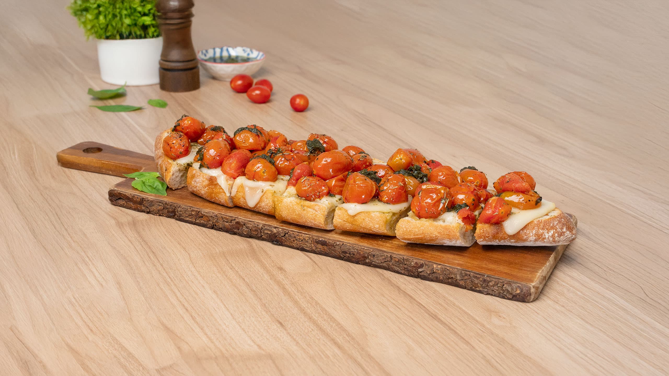 Tosta de tomates cherry y queso ahumado