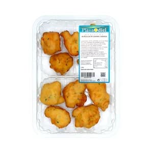 PLAYA ODIEL Buñuelo de gambas caseros en bandeja.