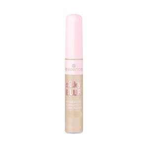 ESSENCE Silky blur tono 120 claro con matiz amarillo cálido Corrector de cobertura completa y acabado mate sedoso.