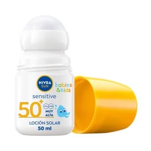 NIVEA Sun babies & kids sensitive Protector solar infantil en roll on con FPS 50+ (muy alta) 50 ml.